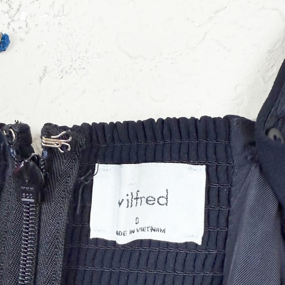 Wilfred Black Sleek Minimalist Fitted Dress Size 0 - Picture 4 of 7